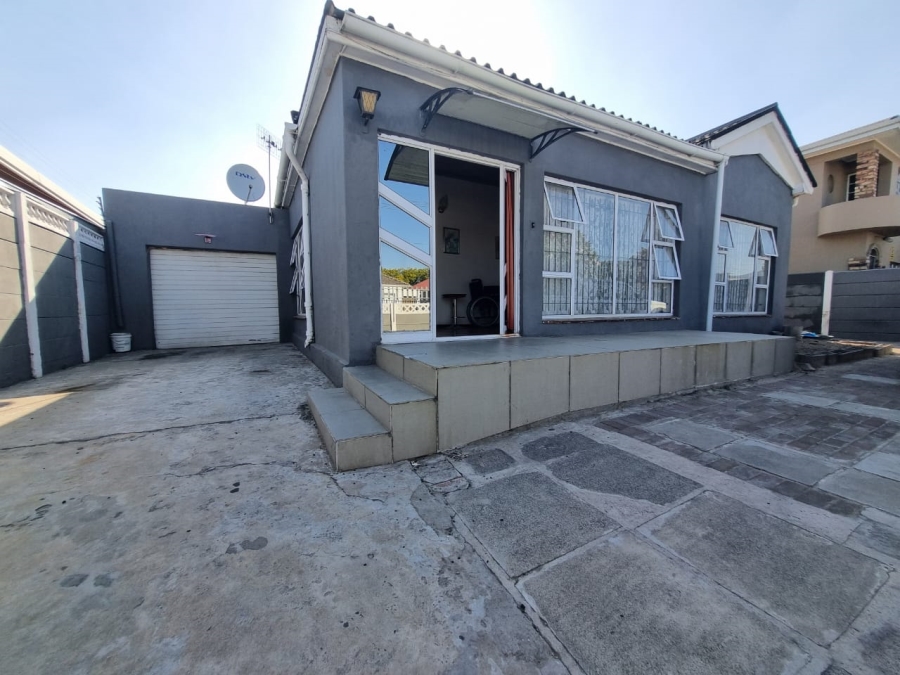 5 Bedroom Property for Sale in Churchill Estate Western Cape